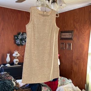 Coldwater Creek beige and cream floral zip backed dress. Size 16P.